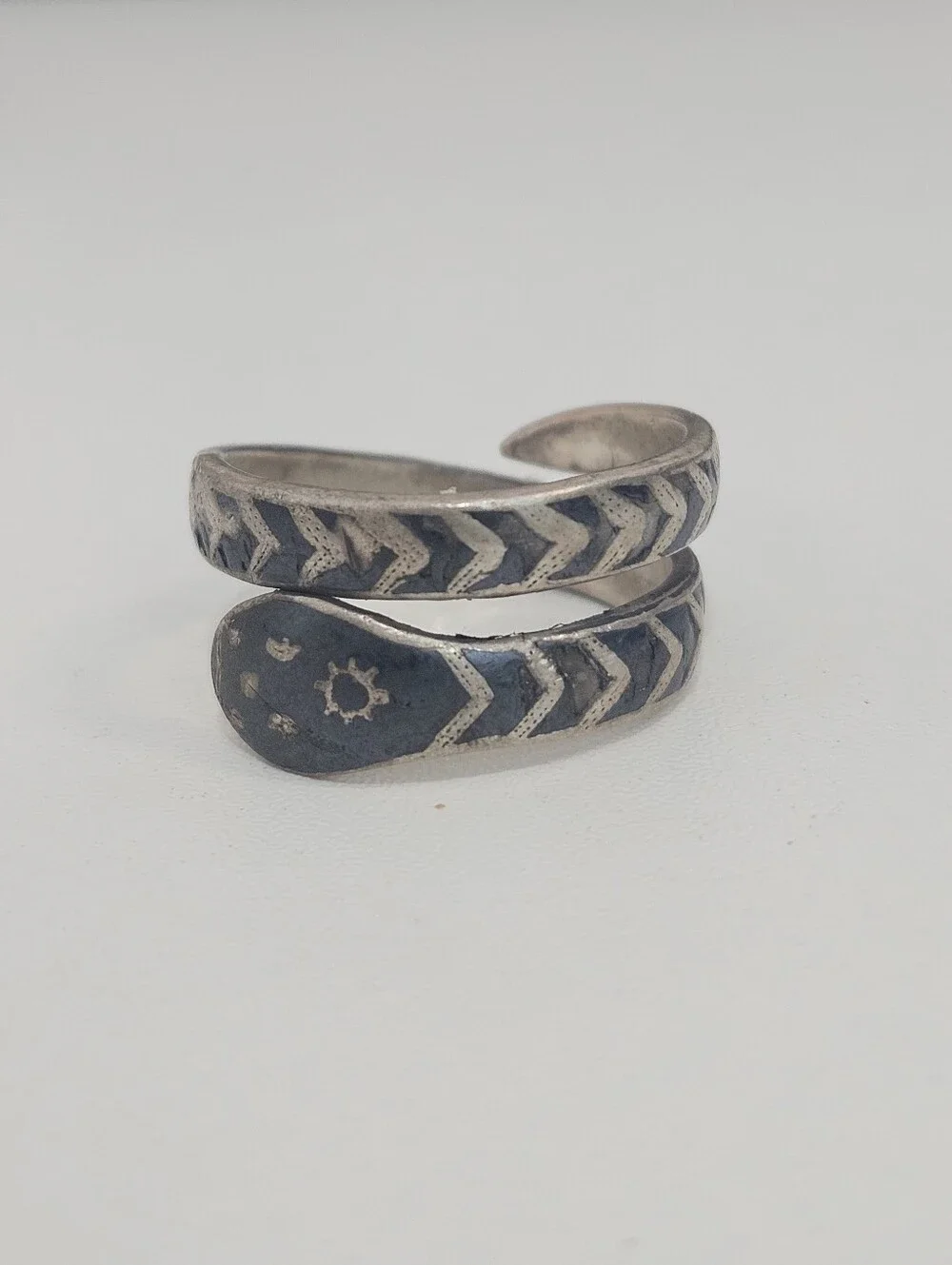 Sterling Silver Native Style Coiled Snake Wrap Ring Oxidized 925 Vintage Chevron